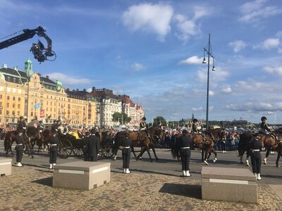 Královna nám mává
